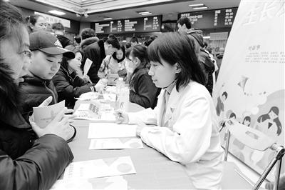 蘭州大學(xué)第一醫(yī)院舉行“新年！新高度！”兒童保健義診活動(dòng)