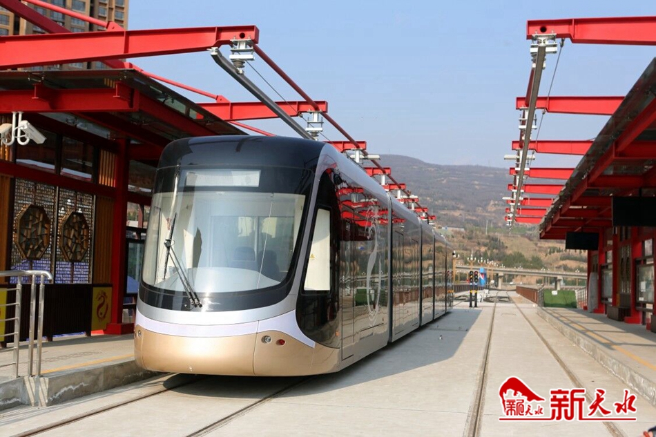 王銳調(diào)研有軌電車示范線一期工程、工業(yè)博物館等項(xiàng)目建設(shè)情況