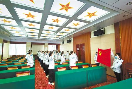 一次難得的黨課——甘肅第二、第三批援鄂醫(yī)療隊預備黨員宣誓儀式側記