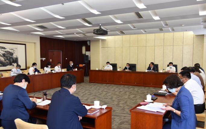 【兩會快訊】甘肅代表團(tuán)分組審議全國人大常委會工作報(bào)告，林鐸參加第一小組會議并發(fā)言