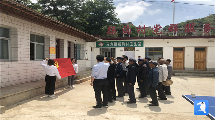 6月29日，天水市武山縣紀(jì)委監(jiān)委組織黨員干部在馬力鎮(zhèn)楊溝村重溫入黨誓詞。_副本.jpg