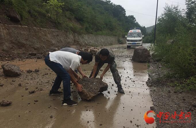 康縣長壩鎮(zhèn)：鏟車、120合力“逆行”救援群眾  