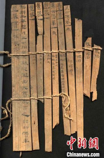 圖為藏于敦煌博物館內(nèi)的漢代簡牘。敦煌市委宣傳部供圖