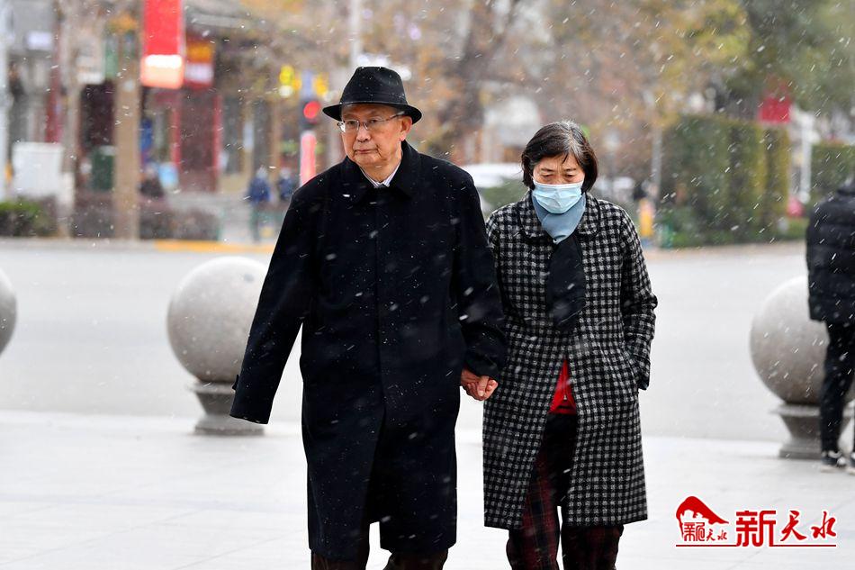 初雪來了！一起在天水街頭，共赴“白頭”！