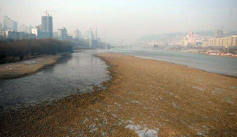 市民：黃河水位大降會(huì)不會(huì)影響供水？ 水務(wù)部門：枯水期流量偏小屬于正?，F(xiàn)象