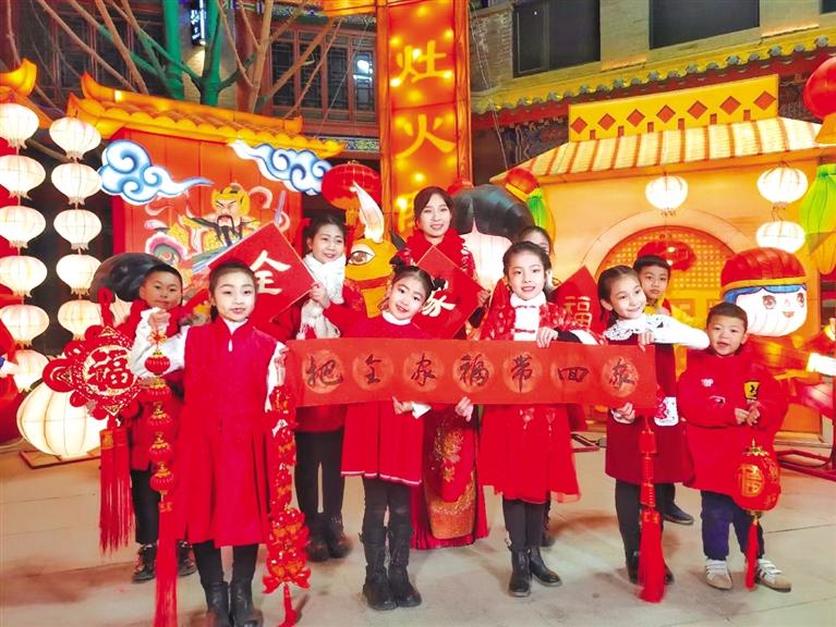 原創(chuàng)音樂(lè)電視《全家?！废蛱m州市人民拜年！