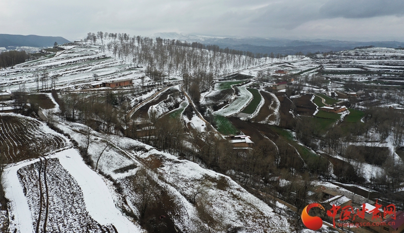漫山素白，雪落如畫(huà)，這里是春季的臨夏（圖）