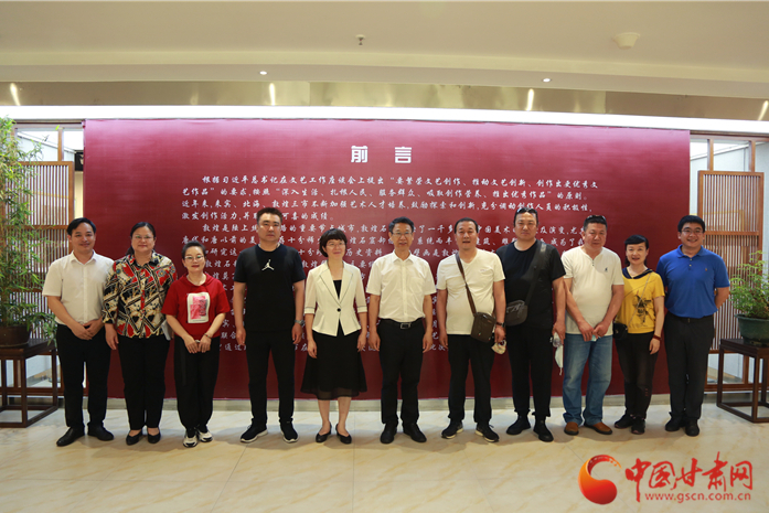 “南韻北勢(shì)·絲路畫語(yǔ)”敦煌石粉彩繪技藝作品藝術(shù)交流展走進(jìn)廣西來賓