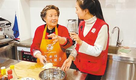 居家養(yǎng)老托起幸?！跋﹃柤t”——甘肅建設多元養(yǎng)老服務體系讓老年人安度晚年