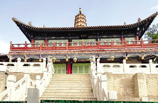 白塔寺閉門謝客，何時(shí)開放？管理處：白塔基礎(chǔ)出現(xiàn)病害圍擋施工，預(yù)計(jì)年底前完工