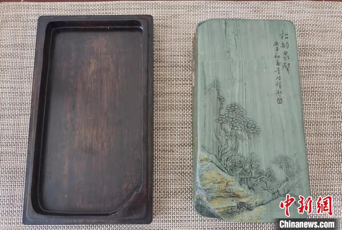 圖為盧保勝為提升洮硯文化內(nèi)涵，制作“一硯一銘、一盒一拓”成品展示?！堟?攝