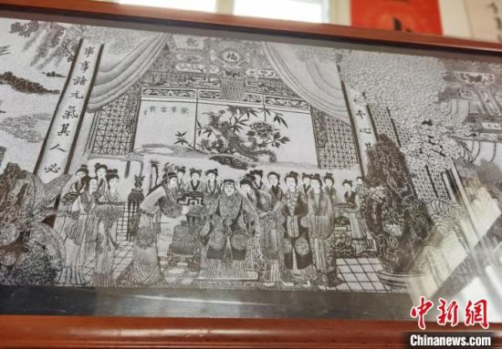 圖為陶世清的影雕作品?！钅?攝
