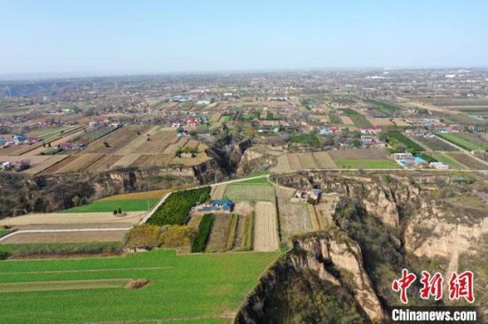 圖為位于甘肅省慶陽市西峰區(qū)境內(nèi)的南佐遺址地貌。(資料圖) 甘肅省文物局供圖