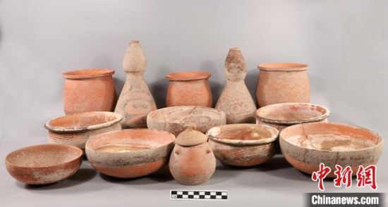 圖為圪垯川遺址出土的器物組合。(資料圖) 甘肅省文物局供圖