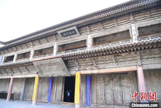 圖為張掖大佛寺建筑外圍?！钇G敏 攝