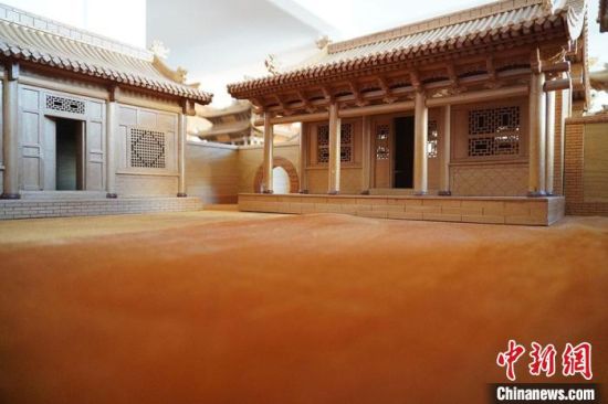 圖為微縮建筑蘭州四合院內(nèi)部結(jié)構(gòu)?！【琶赖┰?　攝