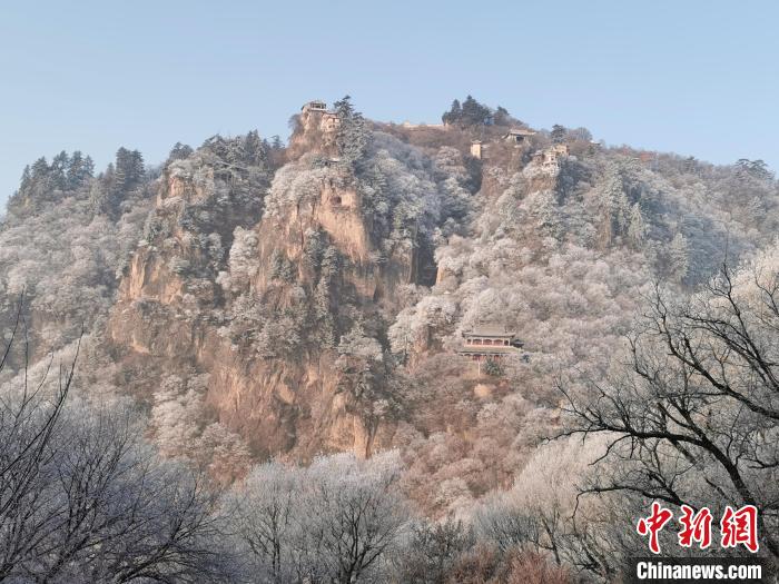 圖為崆峒山霧凇景色。　徐振華 攝