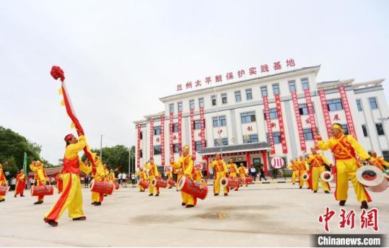 2021年6月30日，蘭州太平鼓教育保護實踐基地啟動儀式在蘭州新區(qū)舉行。(資料圖) 高展 攝