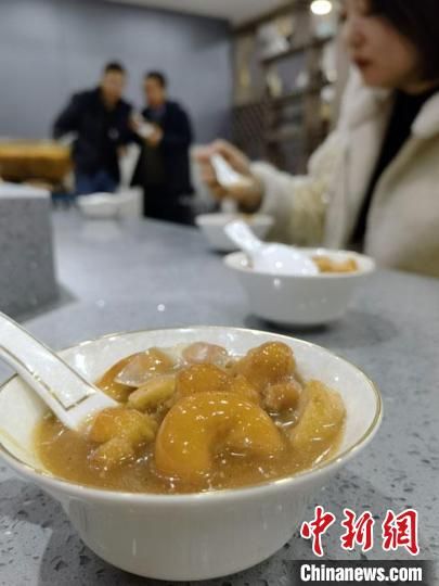 圖為酒泉美食“糊鍋”。　殷春永 攝