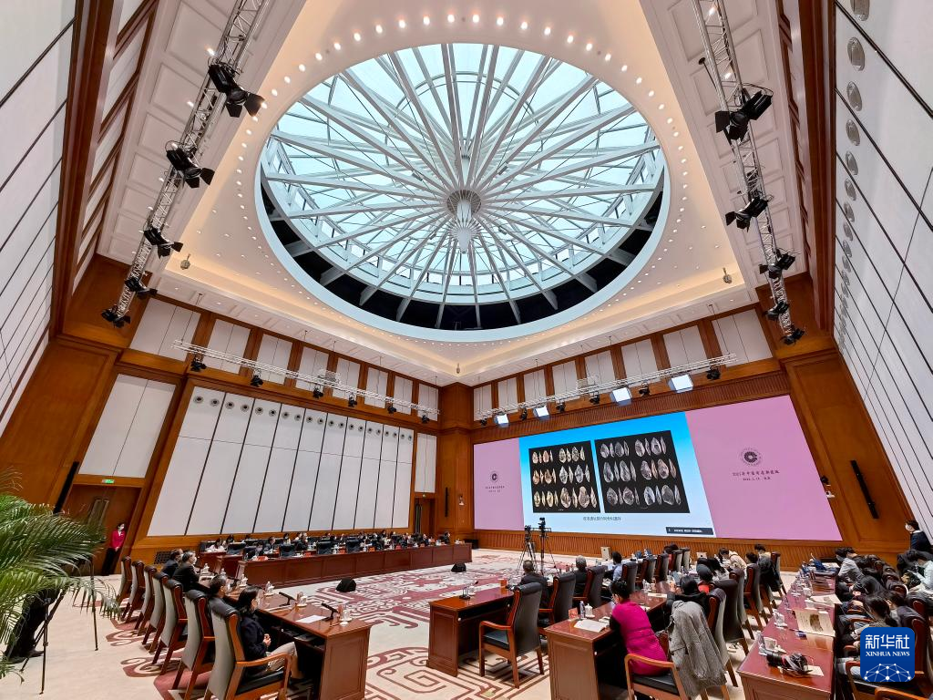3月18日，“中國社會(huì)科學(xué)院考古學(xué)論壇·2021年中國考古新發(fā)現(xiàn)”進(jìn)行入選項(xiàng)目報(bào)告環(huán)節(jié)（手機(jī)照片）。