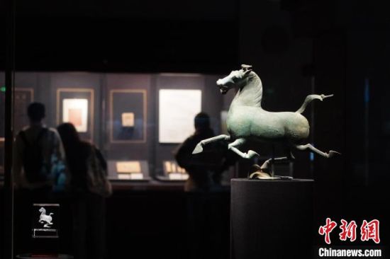 甘肅省博物館展出的“銅奔馬”。