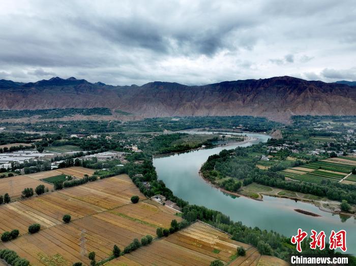 圖為黃河岸畔景色。(資料圖) 李玉峰 攝