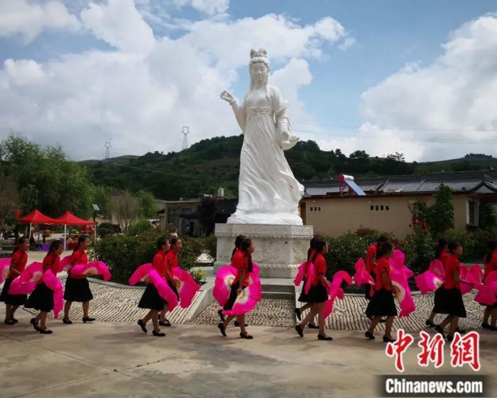 甘肅省西和縣乞巧節(jié)活動。殷春永 攝