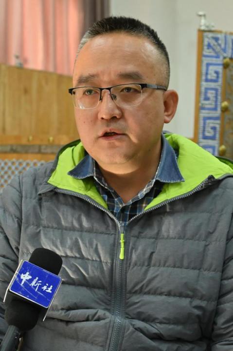 謝焱，甘肅省文物考古研究所副研究館員、考古研究二部主任、田野考古項目負(fù)責(zé)人。主持參與了張家川馬家塬戰(zhàn)國西戎墓地、臨潭磨溝齊家文化墓地等20多項考古調(diào)查、發(fā)掘工作，曾獲得中國國家文物局田野考古二、三等獎，“十二五”文物保護科學(xué)和技術(shù)創(chuàng)新二等獎等榮譽。