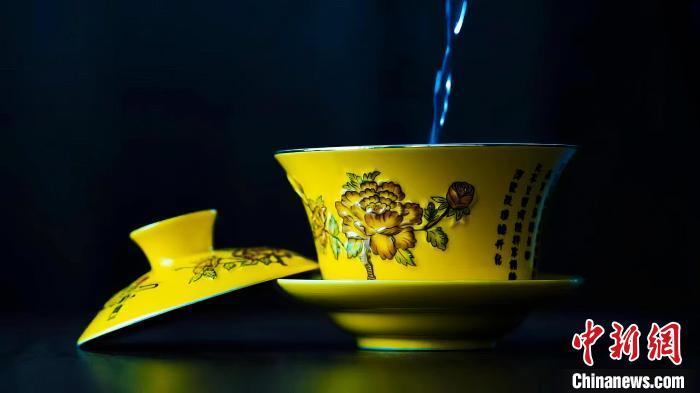 2023年5月，拍攝的臨夏特色茶飲——蓋碗茶。(資料圖)臨夏市融媒體中心供圖